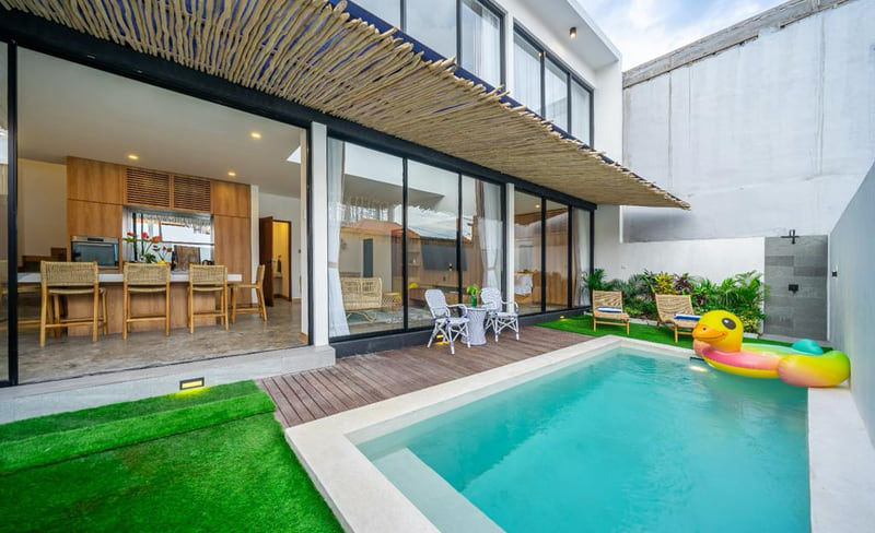 The Ideal B&B: Villa Azure