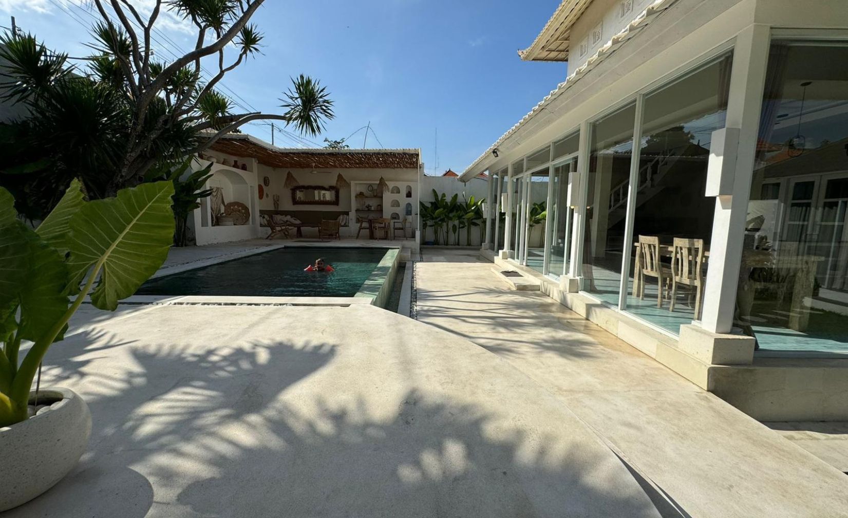 Elegant 4-Bedroom Villa in the Heart of Bali photo 2