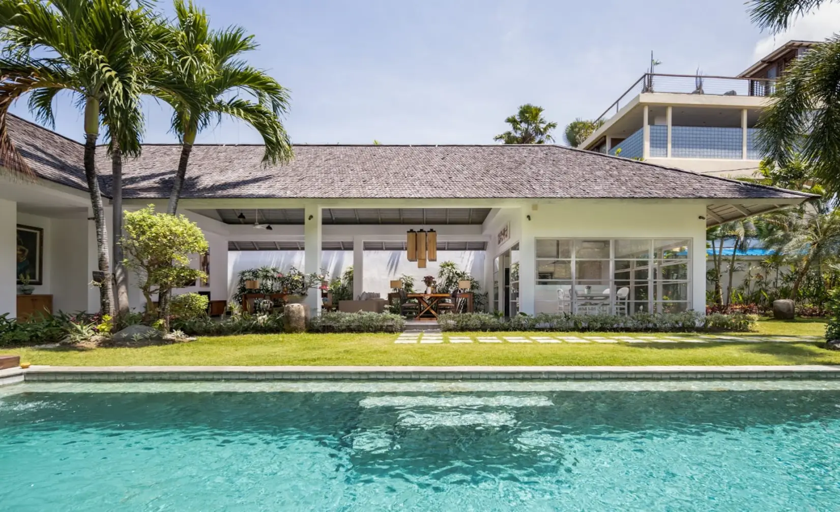 Elegant Tropical villa photo 2