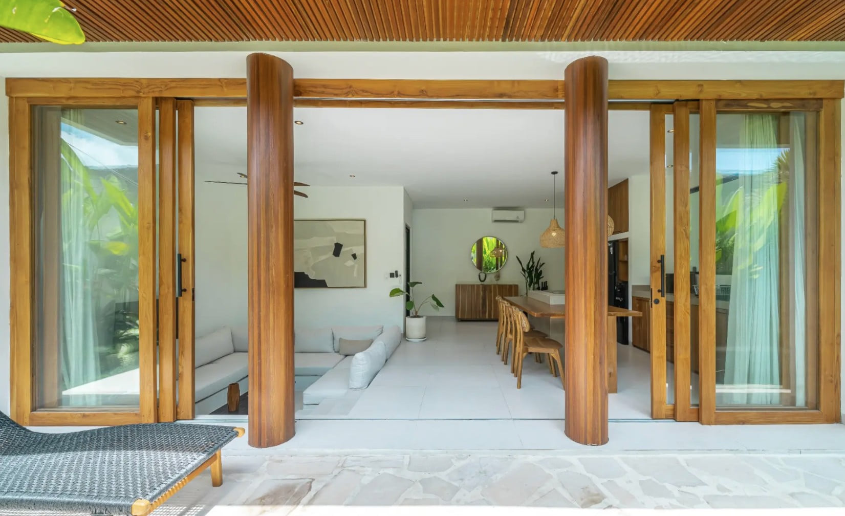 Modern tropical villa in Seseh photo 2